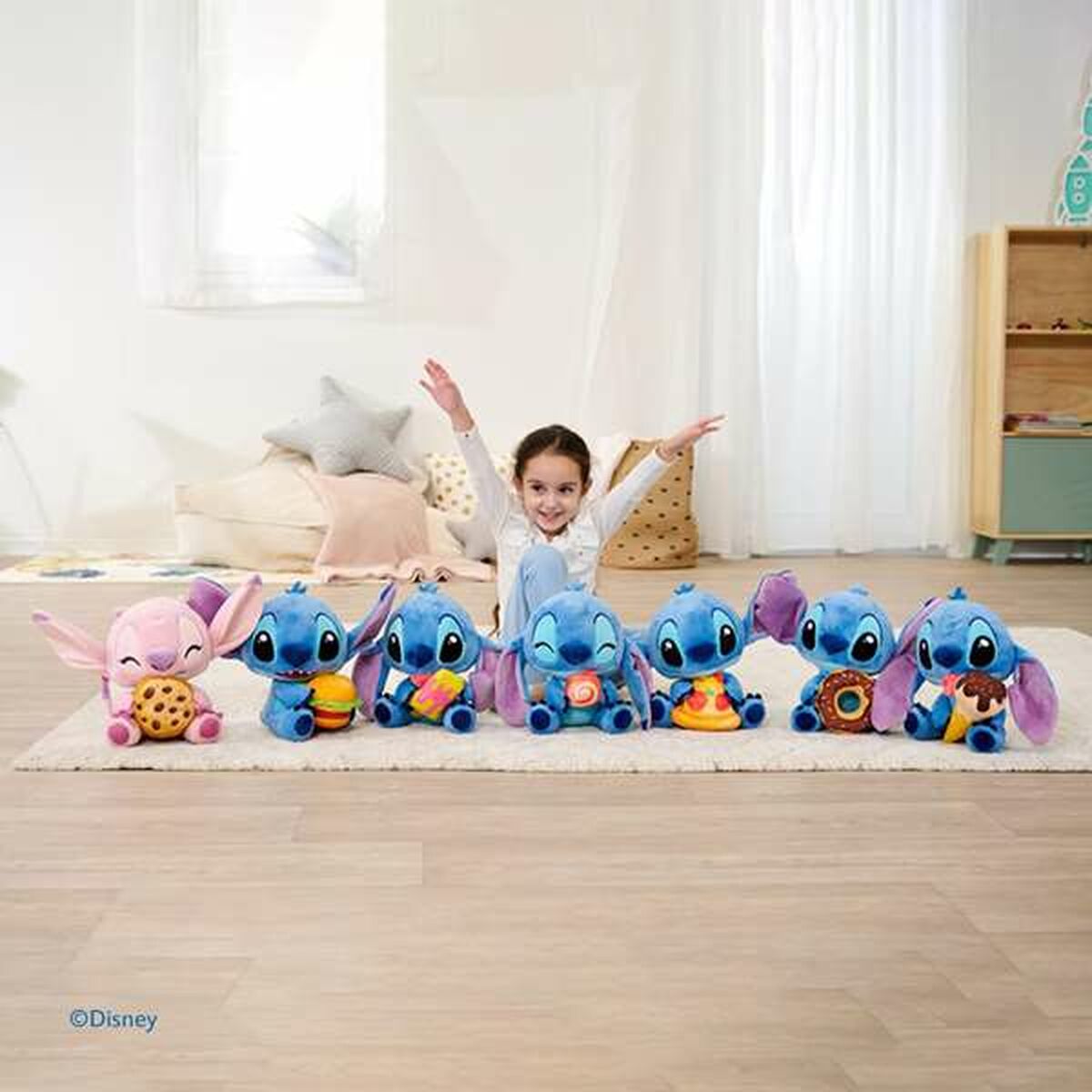 multitudes de stitch avec leur accessoires et la peluche angel stitch