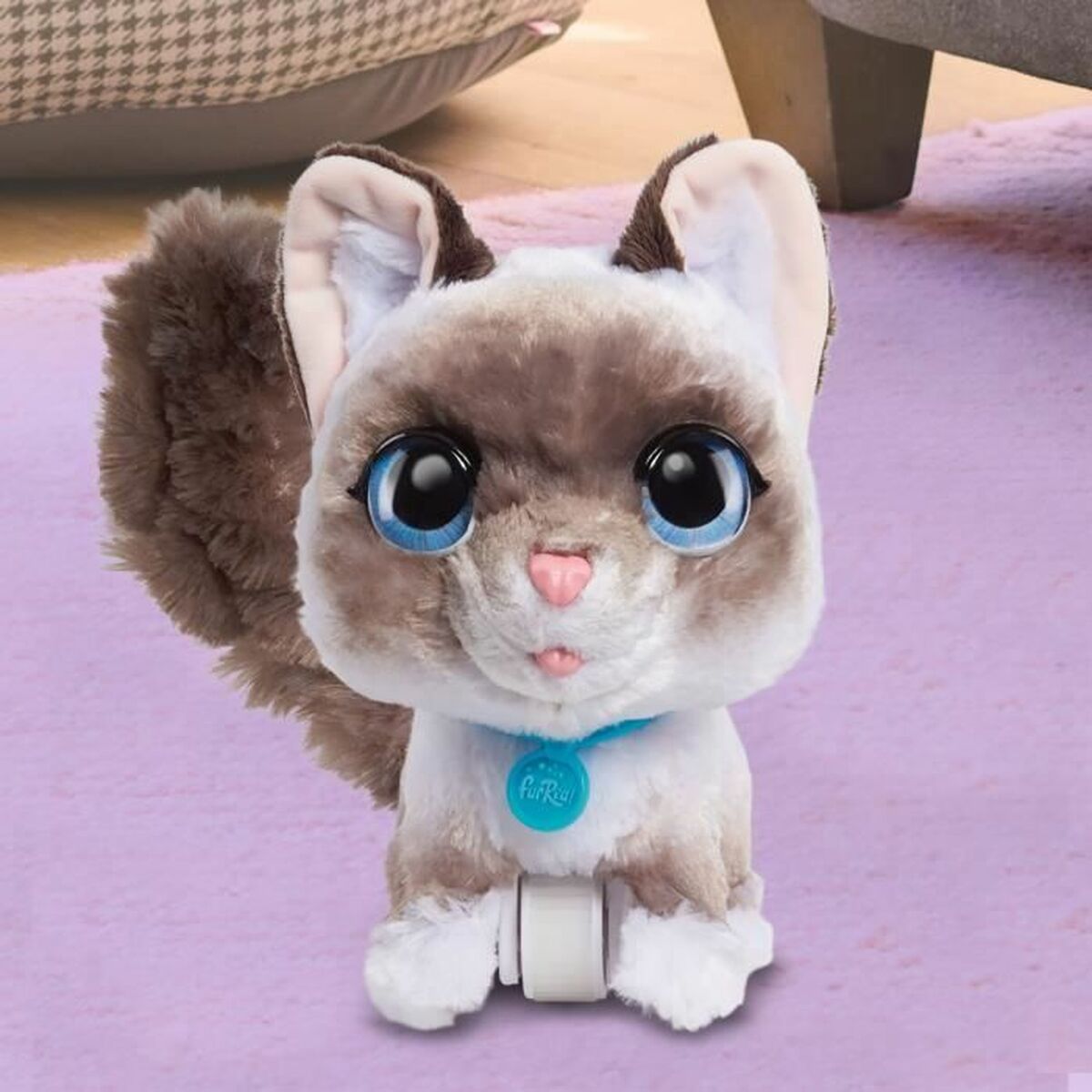 Chat en peluche comme un vrai mignon