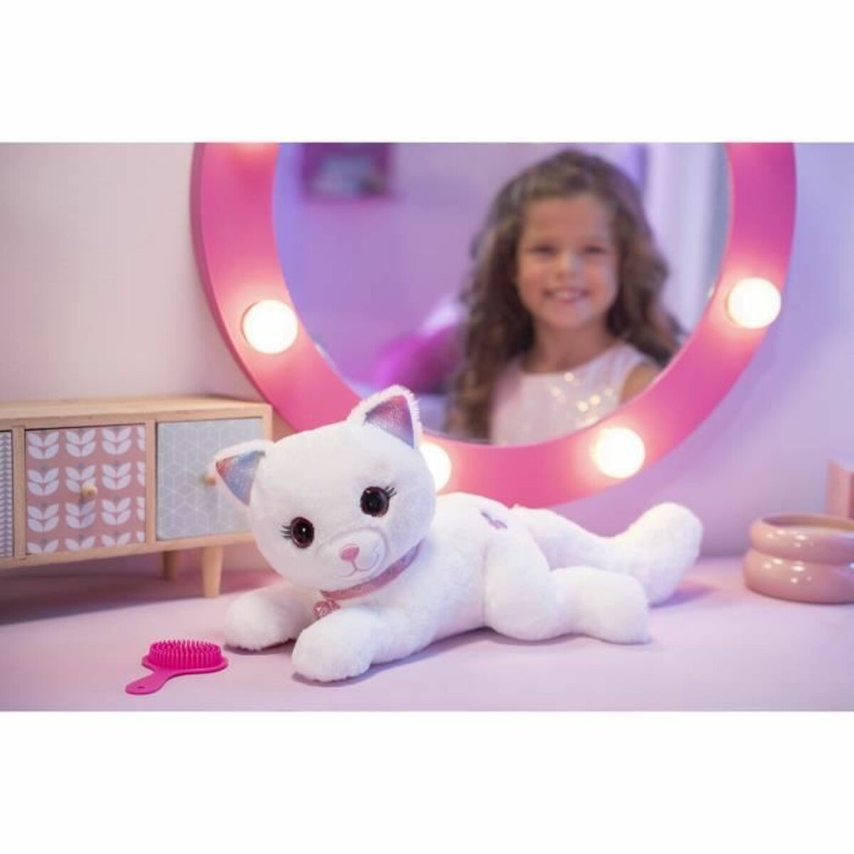 peluche chat avec sa brosse