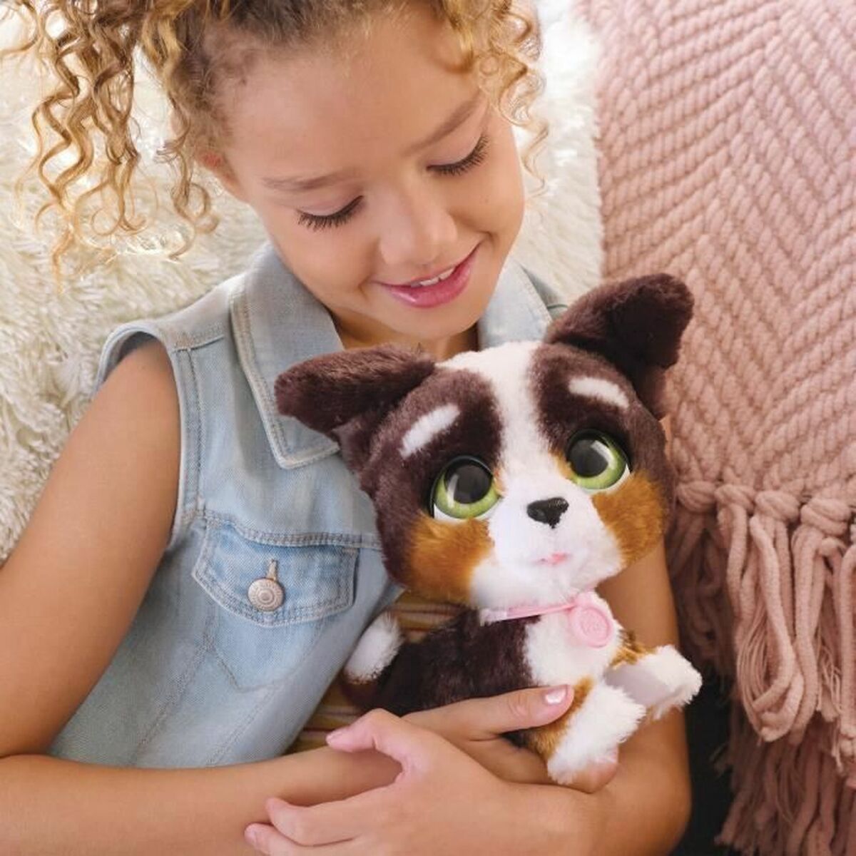 Chien interactif peluche Furreal Friends Puppy Multicouleur avec une enfant