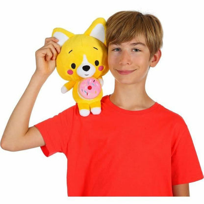 garçon avec la kawaii peluche sur son épaule
