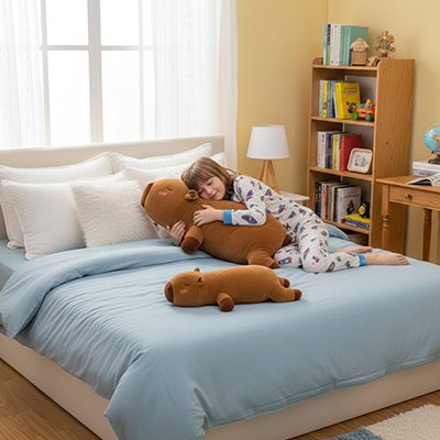 Peluche Capybara sur le lit